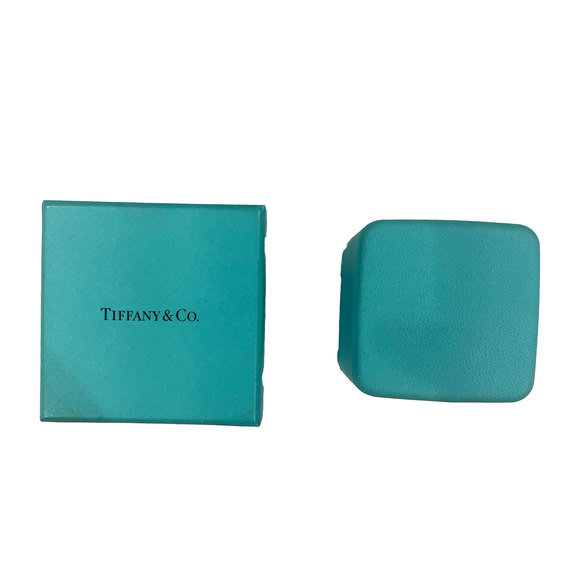 Tiffany & Co. Soleste Pear Tanzanite in Platinum 5.90 CT - Picture 5 of 5